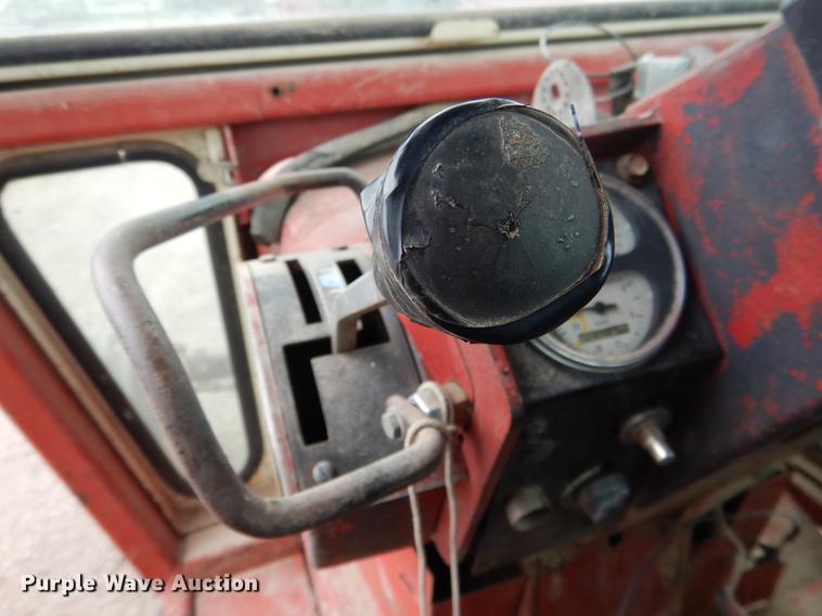 image for item DG5766 International 1026 tractor