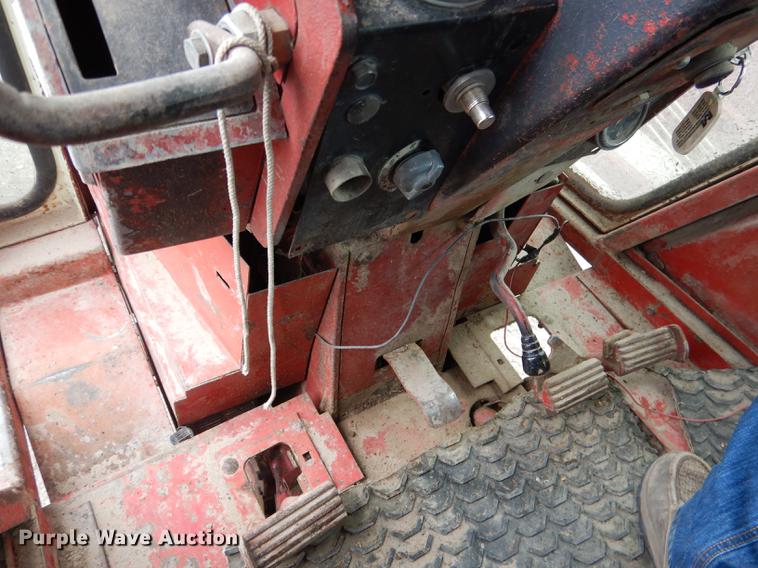 image for item DG5766 International 1026 tractor