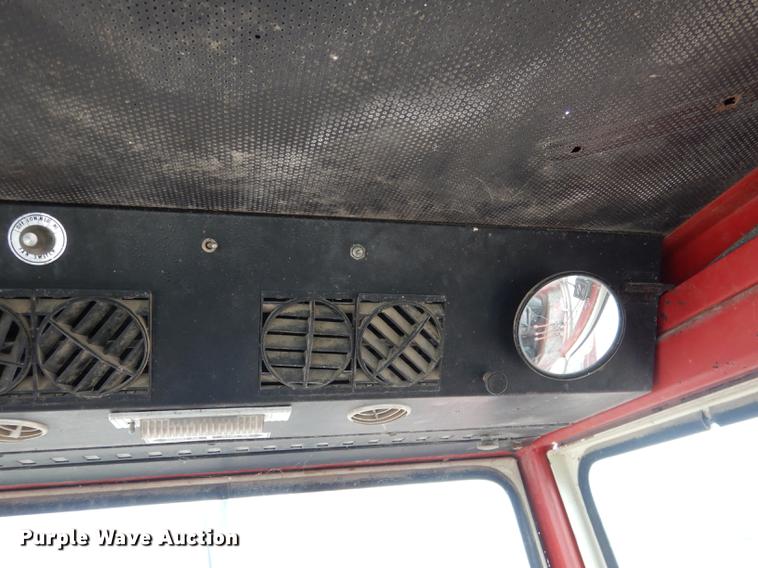 image for item DG5766 International 1026 tractor