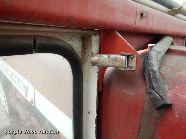 image for item DG5766 International 1026 tractor