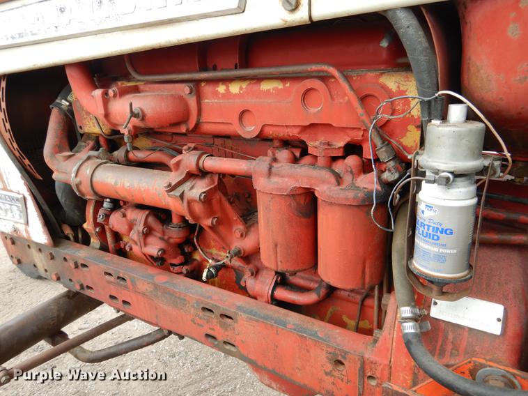 image for item DG5766 International 1026 tractor