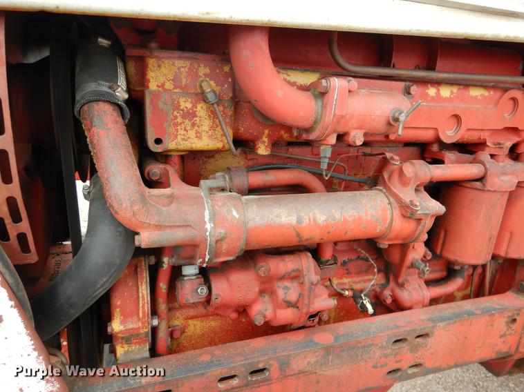 image for item DG5766 International 1026 tractor