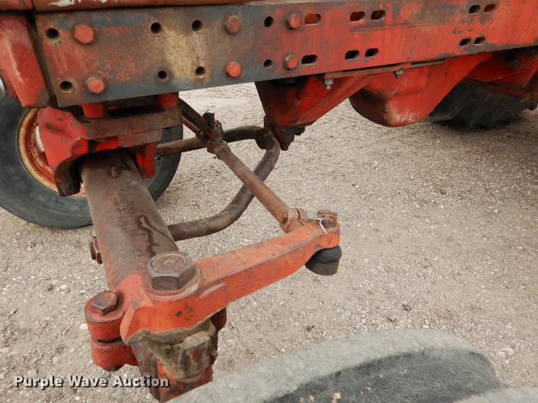 image for item DG5766 International 1026 tractor