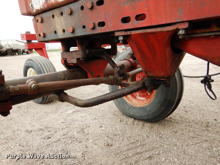 image for item DG5766 International 1026 tractor