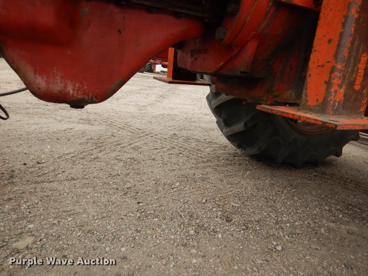 image for item DG5766 International 1026 tractor