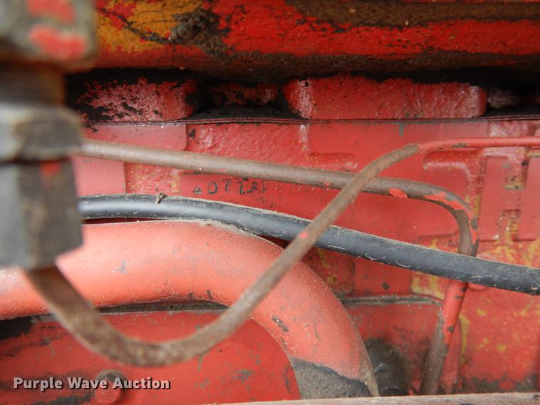 image for item DG5766 International 1026 tractor