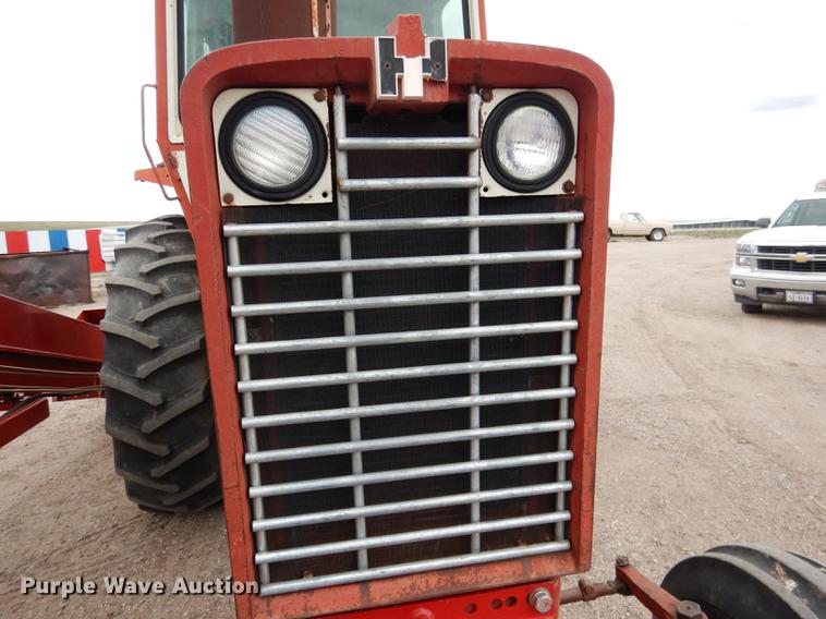 image for item DG5766 International 1026 tractor