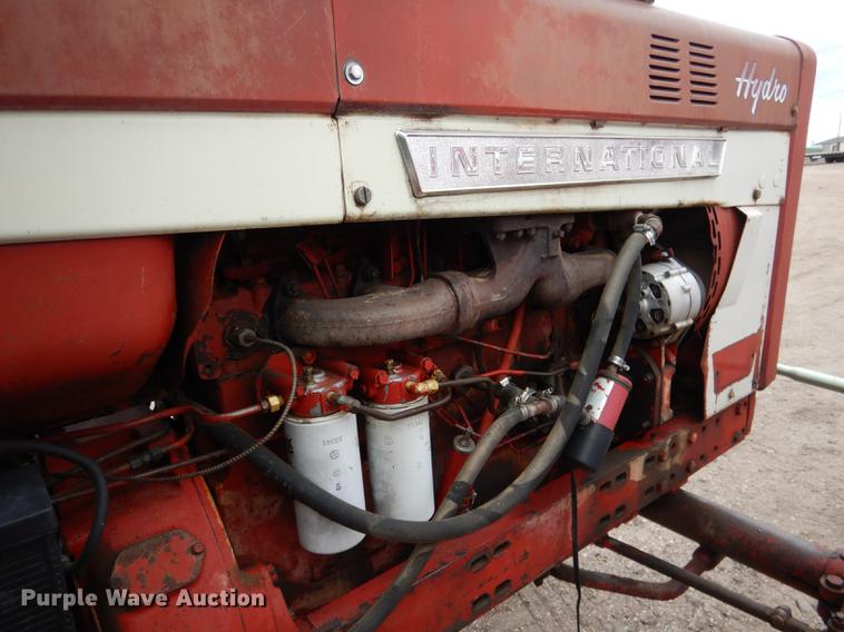 image for item DG5766 International 1026 tractor