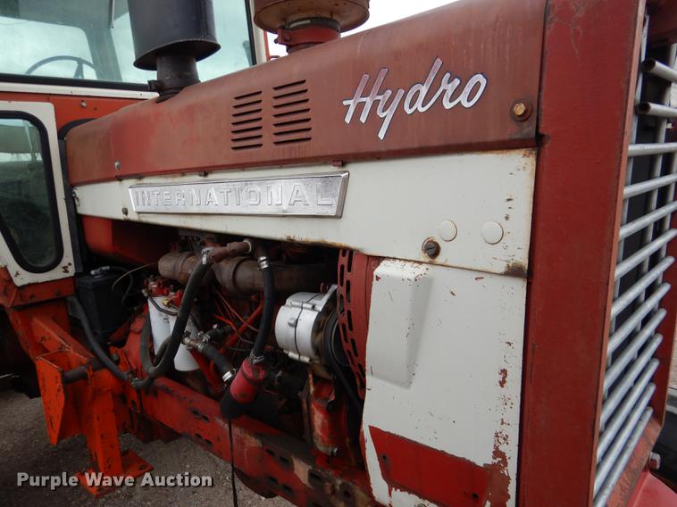 image for item DG5766 International 1026 tractor