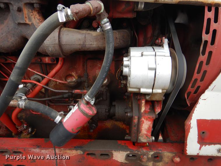 image for item DG5766 International 1026 tractor