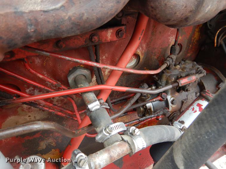 image for item DG5766 International 1026 tractor