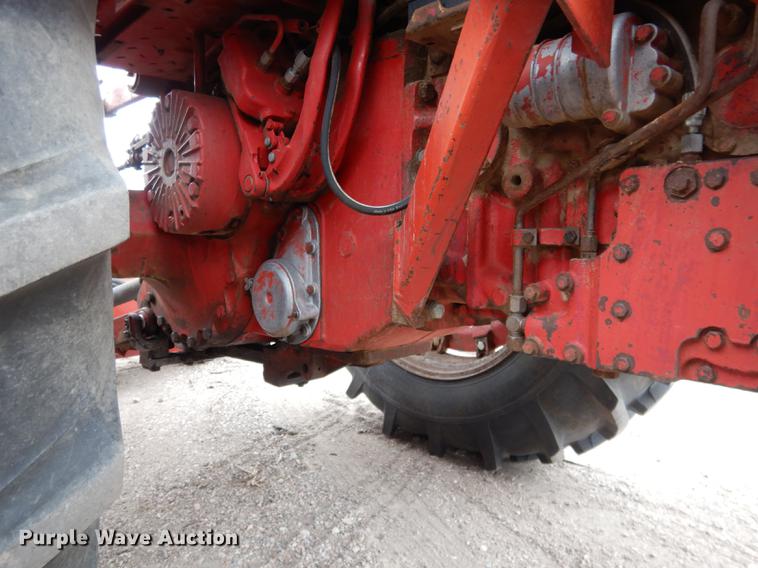 image for item DG5766 International 1026 tractor