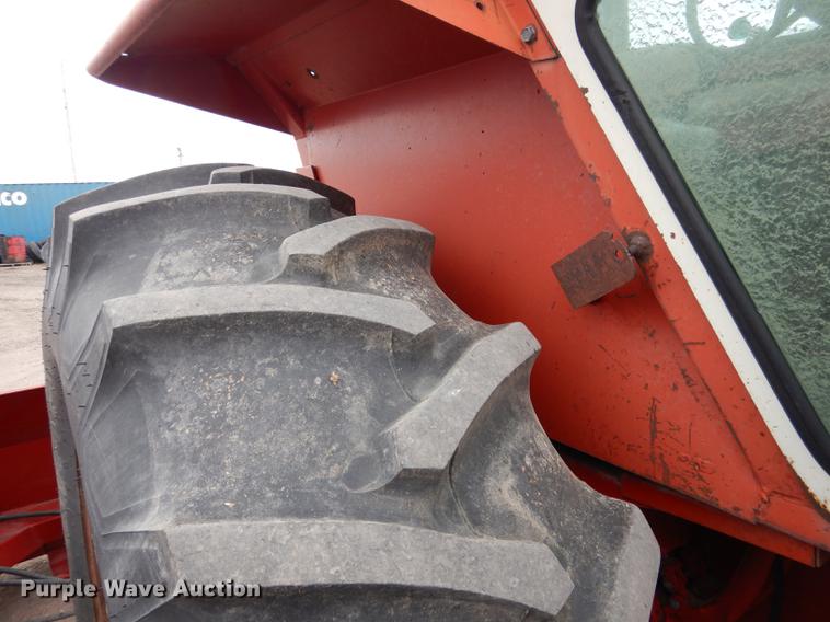 image for item DG5766 International 1026 tractor