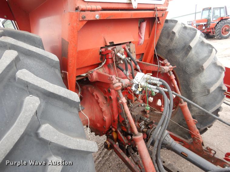 image for item DG5766 International 1026 tractor