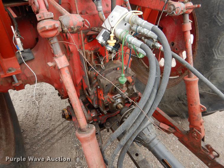 image for item DG5766 International 1026 tractor