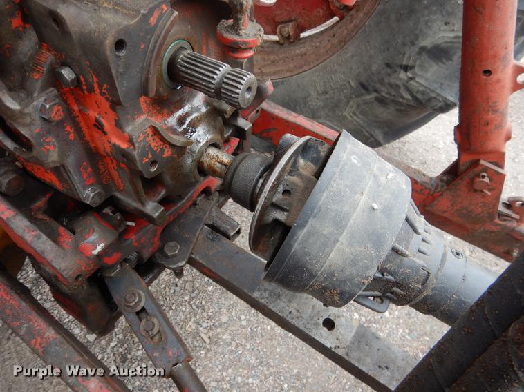 image for item DG5766 International 1026 tractor