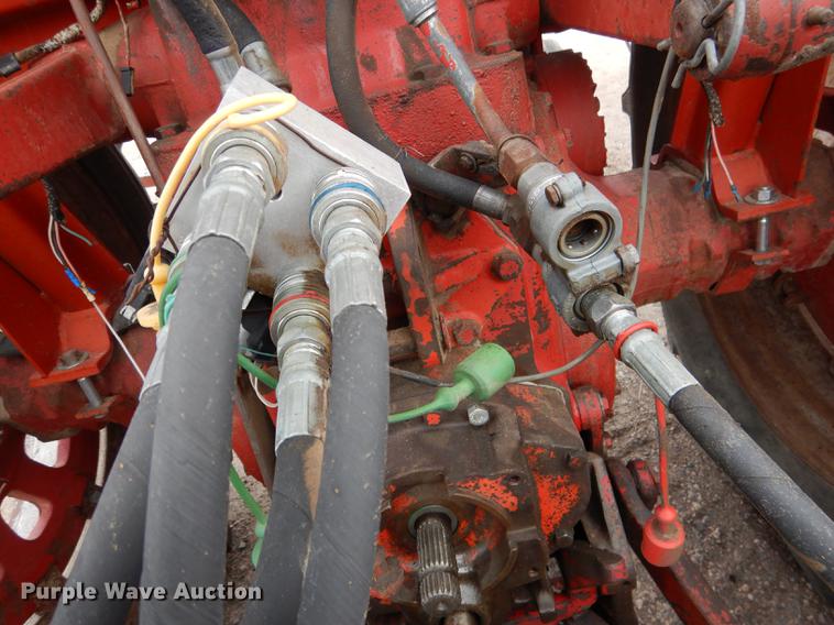 image for item DG5766 International 1026 tractor