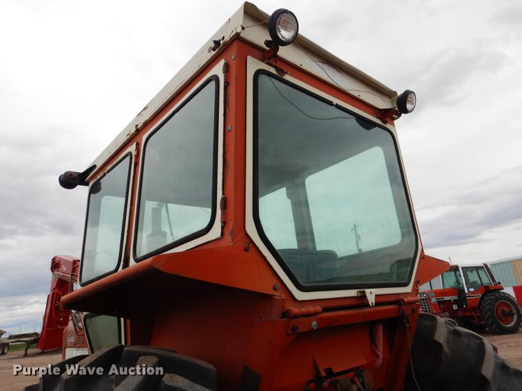 image for item DG5766 International 1026 tractor