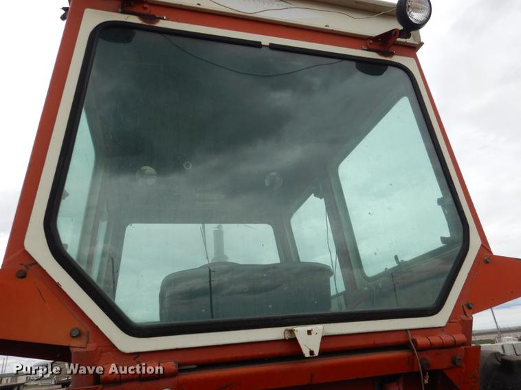 image for item DG5766 International 1026 tractor