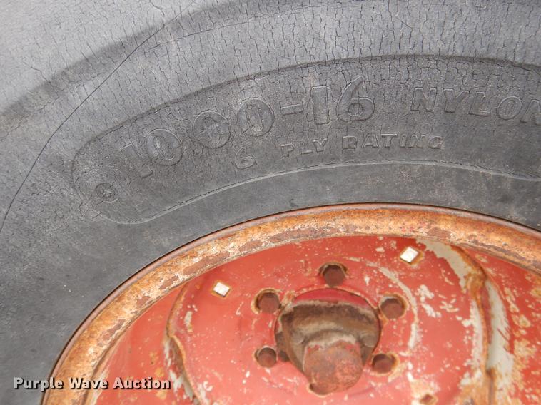 image for item DG5766 International 1026 tractor