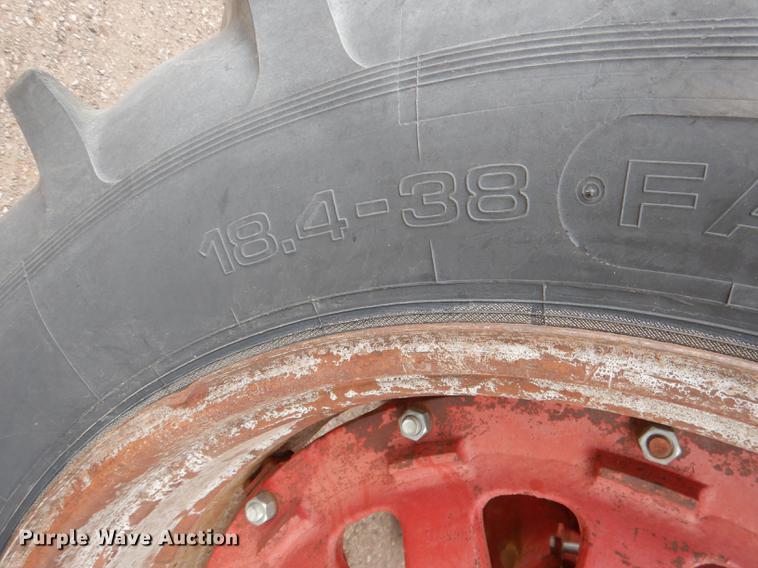 image for item DG5766 International 1026 tractor