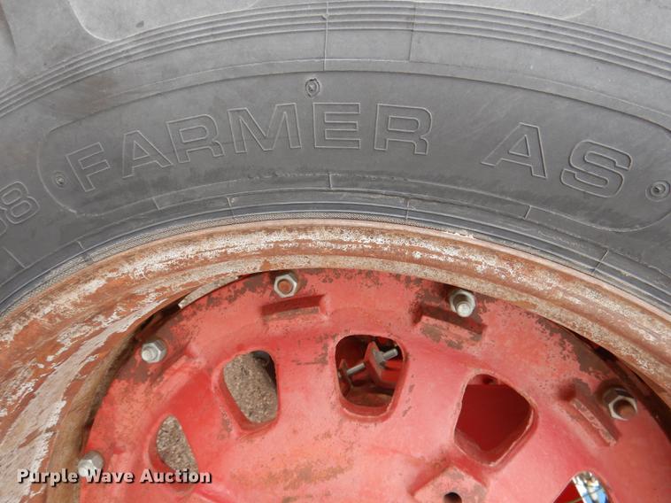 image for item DG5766 International 1026 tractor