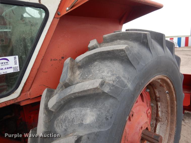 image for item DG5766 International 1026 tractor