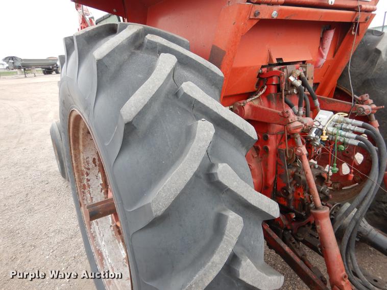 image for item DG5766 International 1026 tractor