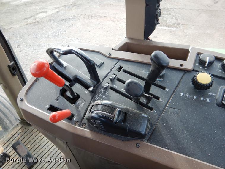 image for item DG5773 1994 John Deere 7700 tractor