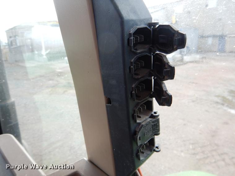 image for item DG5773 1994 John Deere 7700 tractor