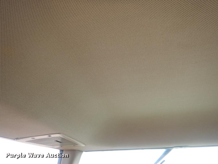 image for item DG5773 1994 John Deere 7700 tractor