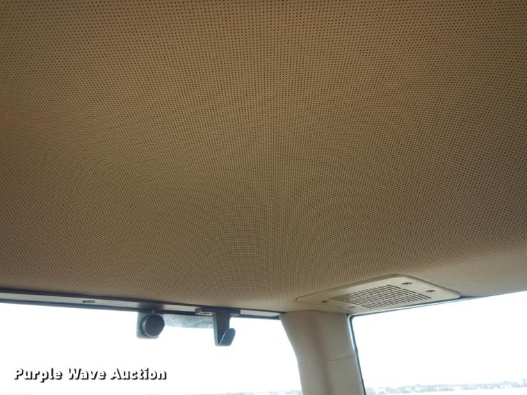 image for item DG5773 1994 John Deere 7700 tractor