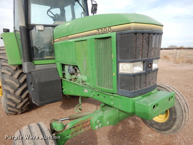 image for item DG5773 1994 John Deere 7700 tractor