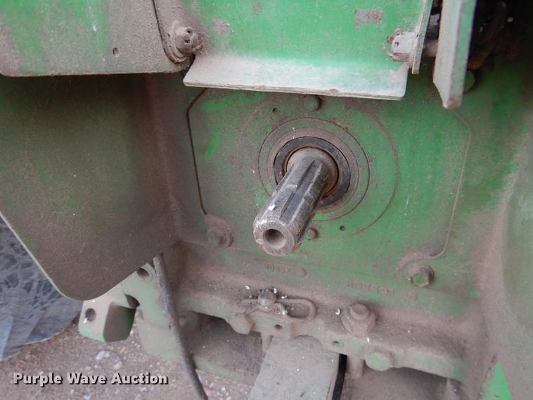 image for item DG5773 1994 John Deere 7700 tractor