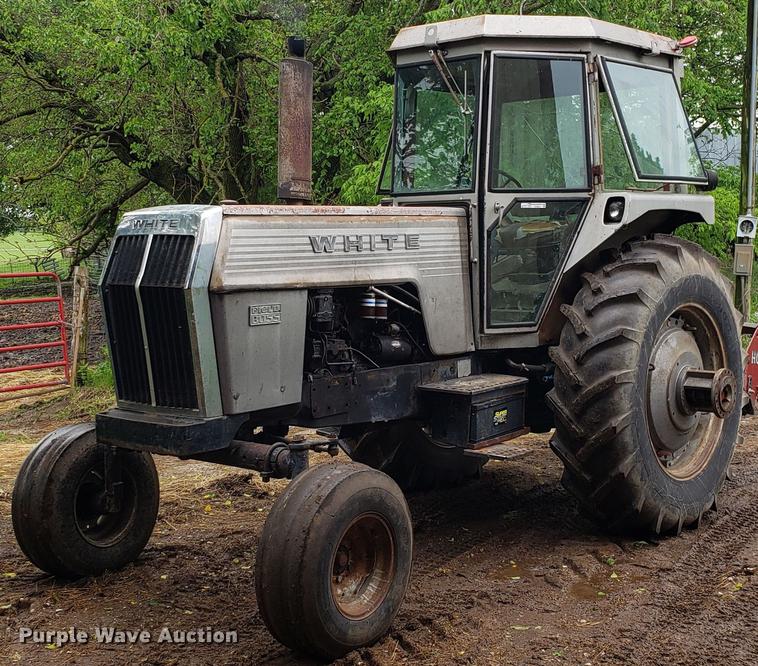 image for item EN9941 1976 White 2-105 Field Boss tractor