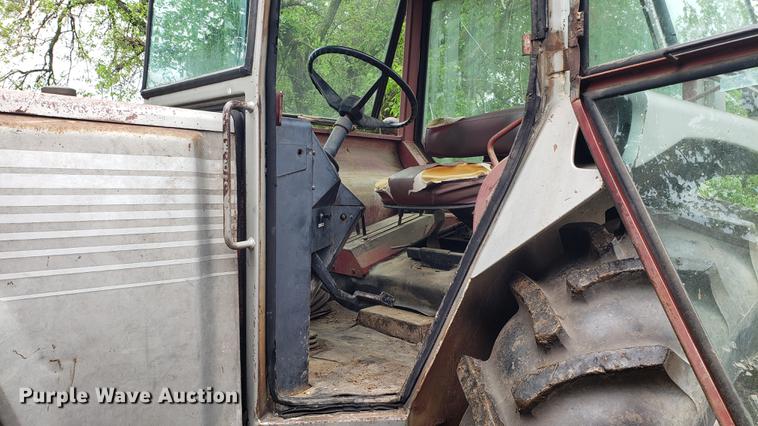 image for item EN9941 1976 White 2-105 Field Boss tractor