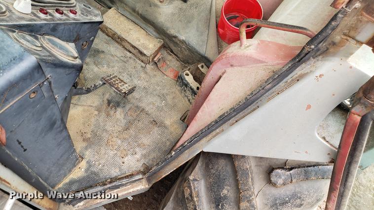 image for item EN9941 1976 White 2-105 Field Boss tractor