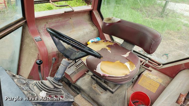 image for item EN9941 1976 White 2-105 Field Boss tractor