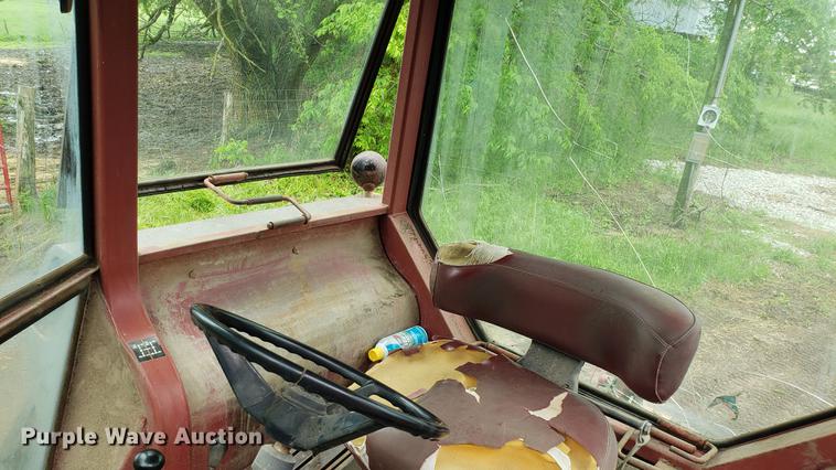 image for item EN9941 1976 White 2-105 Field Boss tractor