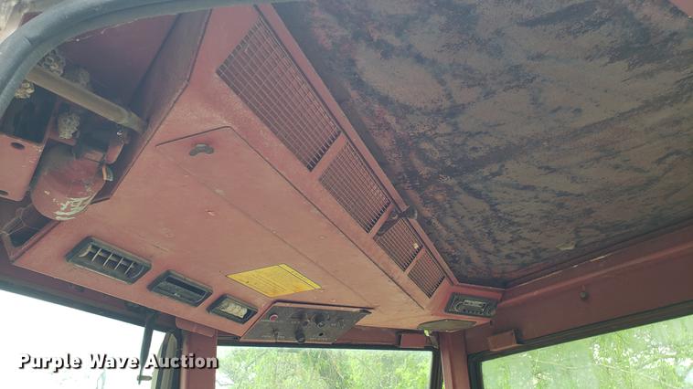 image for item EN9941 1976 White 2-105 Field Boss tractor