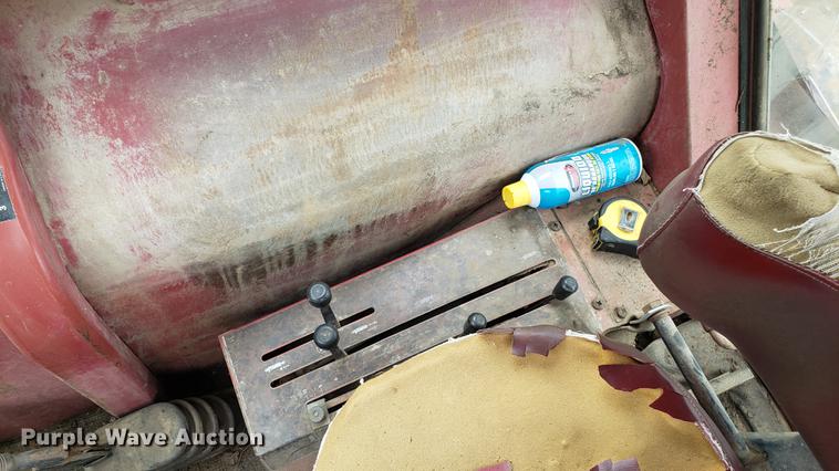 image for item EN9941 1976 White 2-105 Field Boss tractor