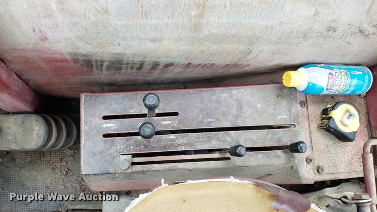 image for item EN9941 1976 White 2-105 Field Boss tractor