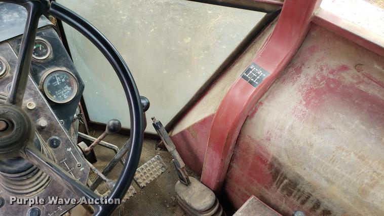 image for item EN9941 1976 White 2-105 Field Boss tractor