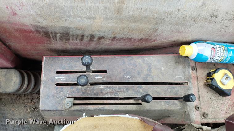 image for item EN9941 1976 White 2-105 Field Boss tractor