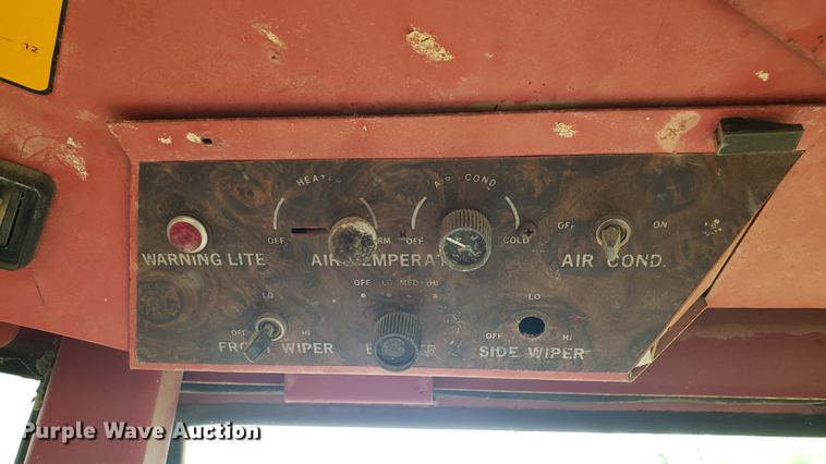 image for item EN9941 1976 White 2-105 Field Boss tractor