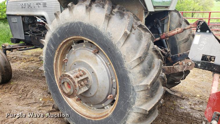 image for item EN9941 1976 White 2-105 Field Boss tractor