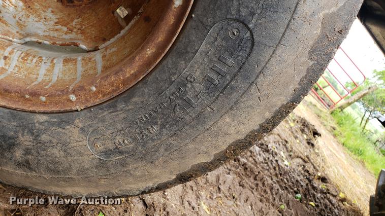 image for item EN9941 1976 White 2-105 Field Boss tractor