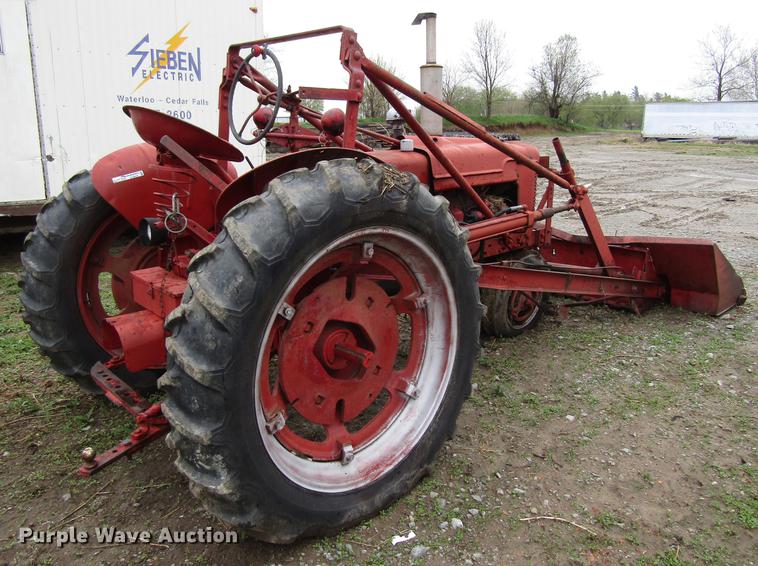 image for item EU9626 1944 International H tractor