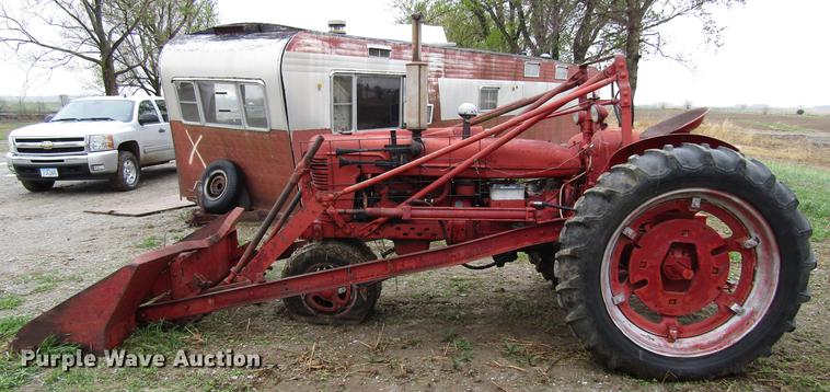 image for item EU9626 1944 International H tractor