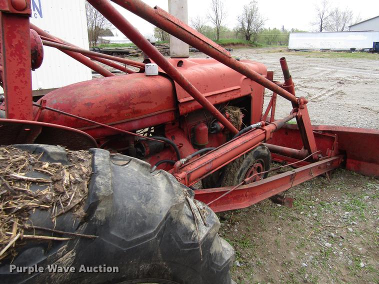 image for item EU9626 1944 International H tractor